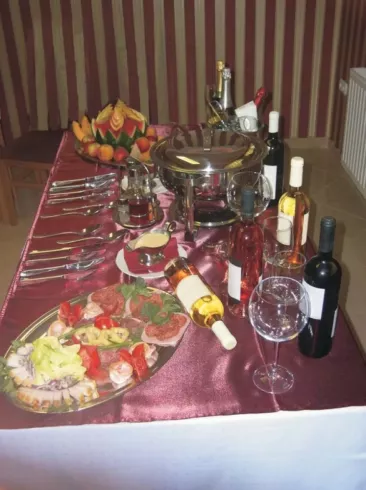 Vendéglátós és turista fonetikus konyhanyelv szótár borító