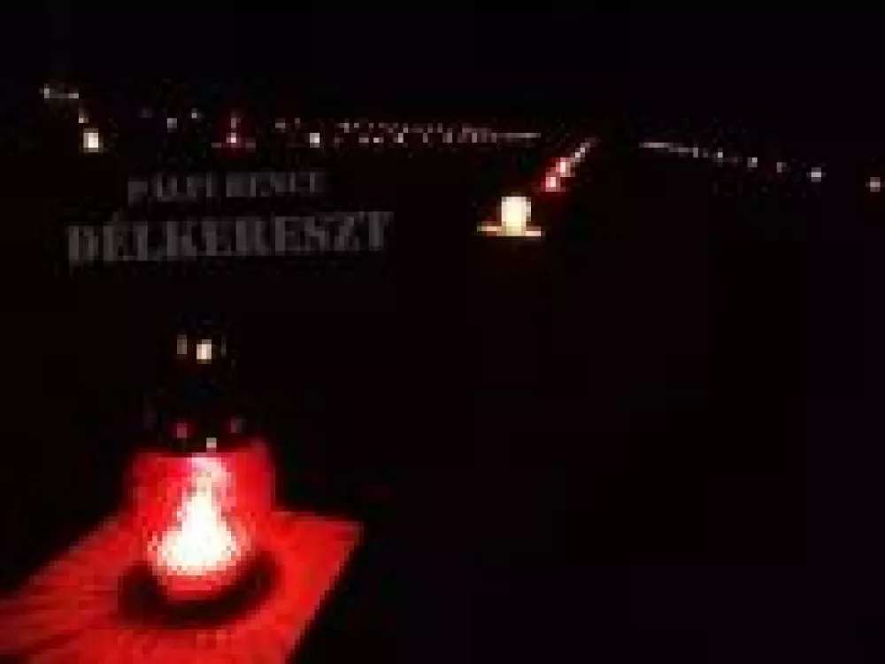 Délkereszt borító