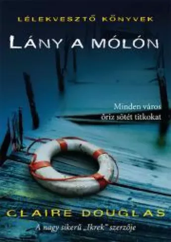 Lány a mólón