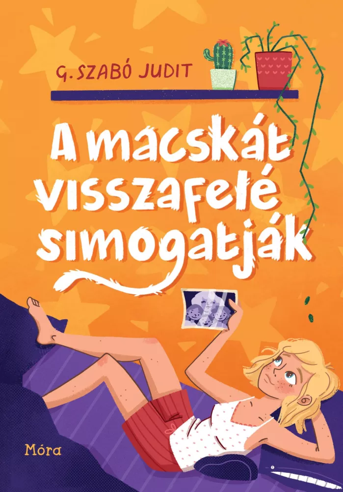 A macskát visszafelé simogatják borító