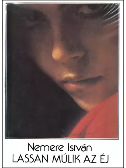 Lassan múlik az éj borító